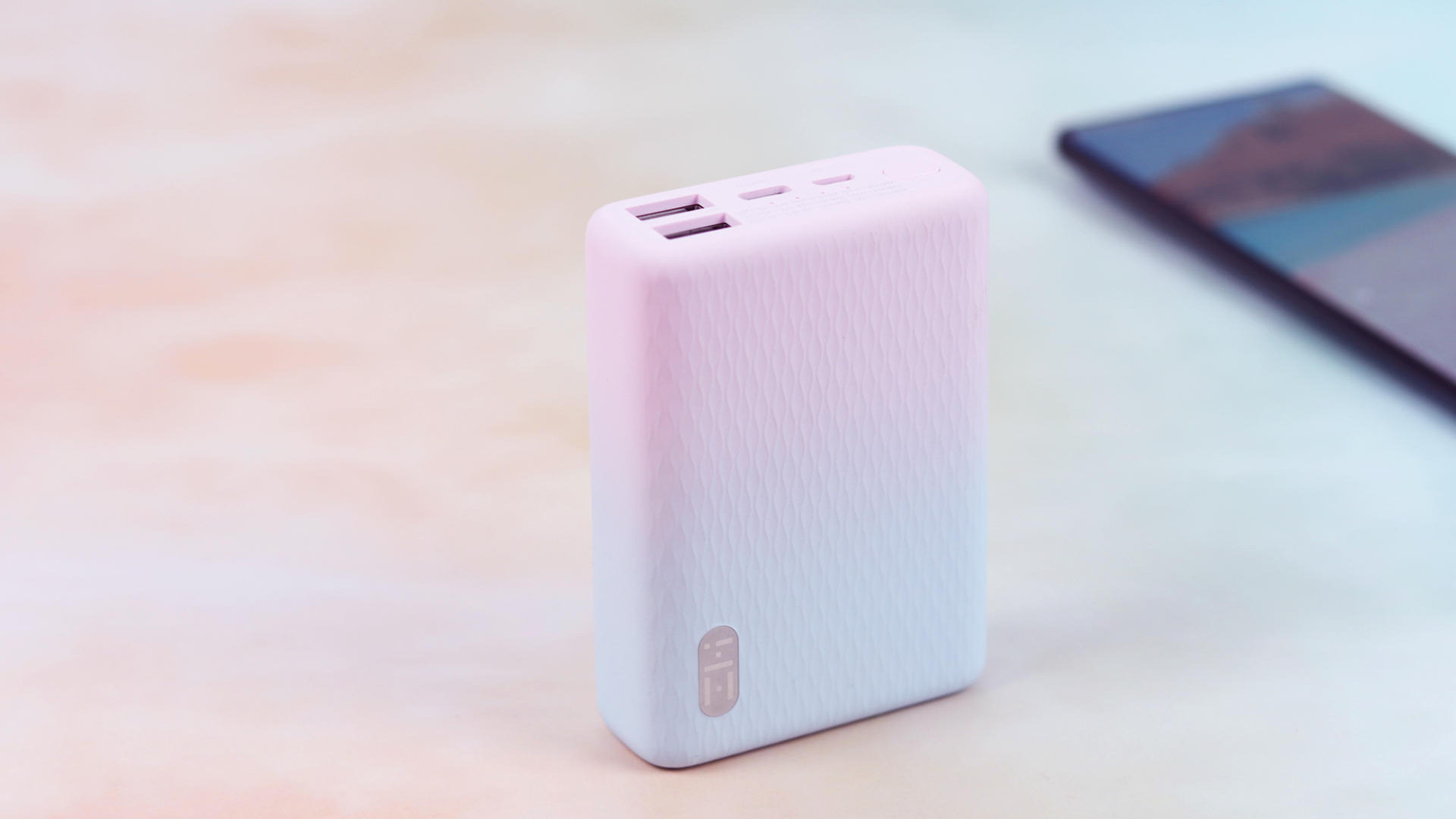 充电宝|紫米充电宝新品开箱，粉蓝梦幻机身+双口快充，漂亮得不像实力派