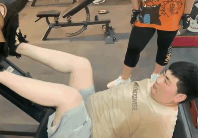 向佐|大衣哥儿子狂瘦50斤，近照气质变化大，网友：陈萌捡到宝了