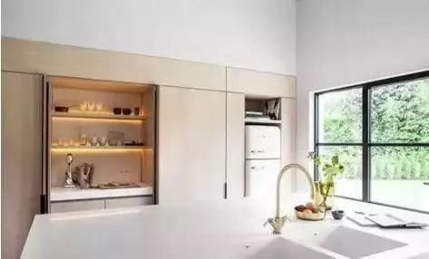 媳妇说把厨房吊柜拆了,装修完,为此发火的我,乖乖跪搓衣板!