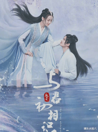 赵丽颖|赵丽颖现身横店拍新剧，粉色上衣丸子头真可爱，小蛮腰大长腿身材吸睛