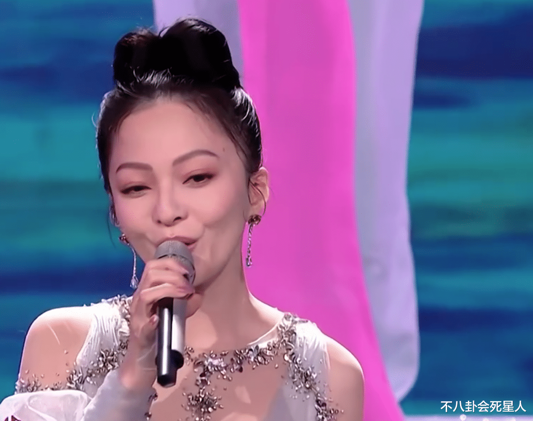 春晚|春晚女明星的状态，一个比一个绝美，刘涛美到让人挪不开眼！