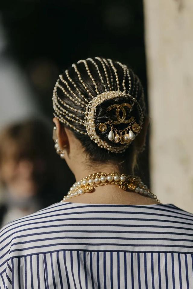 烫发|芭蕾风爆火,可女明星们爱的不是纯欲纱裙,而是油光发型???