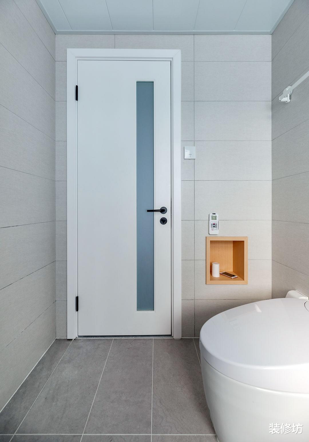 游戏设计者的家，经过改造49平的卧室里，也有了读书的空间