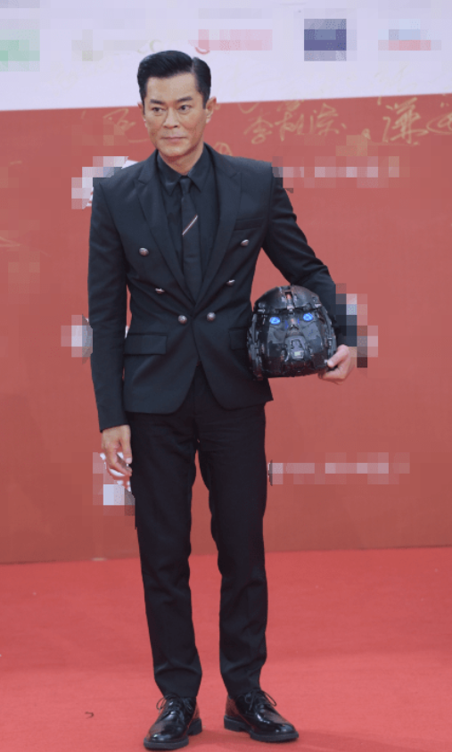 李一桐|北京电影节红毯：张天爱大秀身材，李一桐挤出副乳，姚晨变身花童