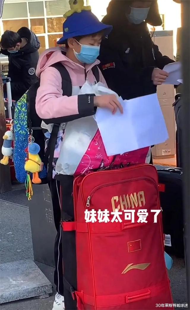 全红婵|全红婵归队又长高！两条大长腿太醒目，发育期成长太快却让人担忧