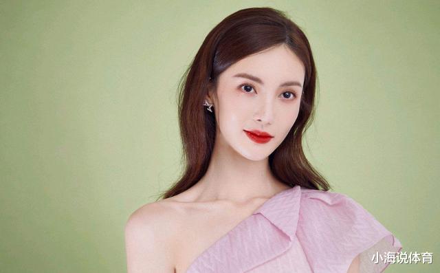 黄奕|邓伦凉凉，金晨微博沦陷，谁还记得当年她被男方经纪人嫌弃的事？