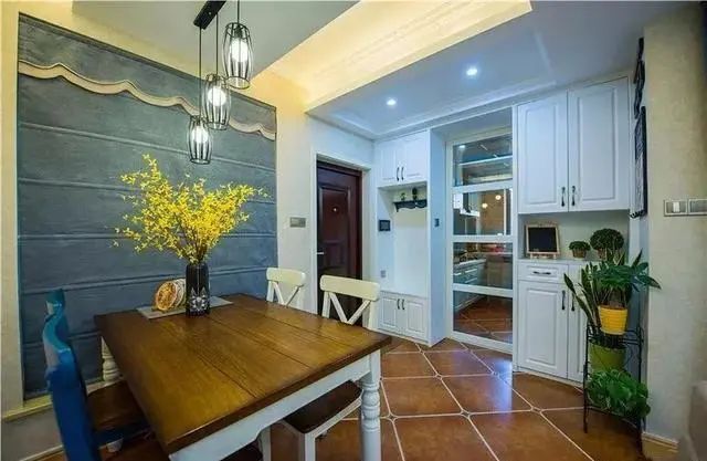 小户型没有玄关?鞋柜+餐边柜这样合二为一,实用又大方,真机智