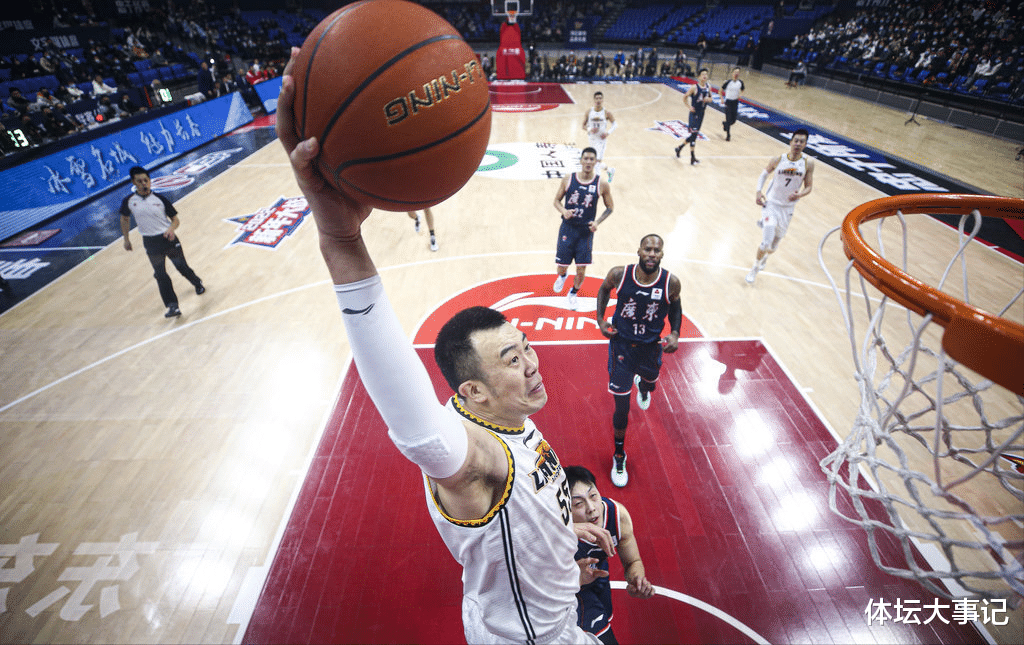 杨鸣|恭喜！辽篮退役球衣第二人，15年功勋+队长＋2个冠军，不比杨鸣差