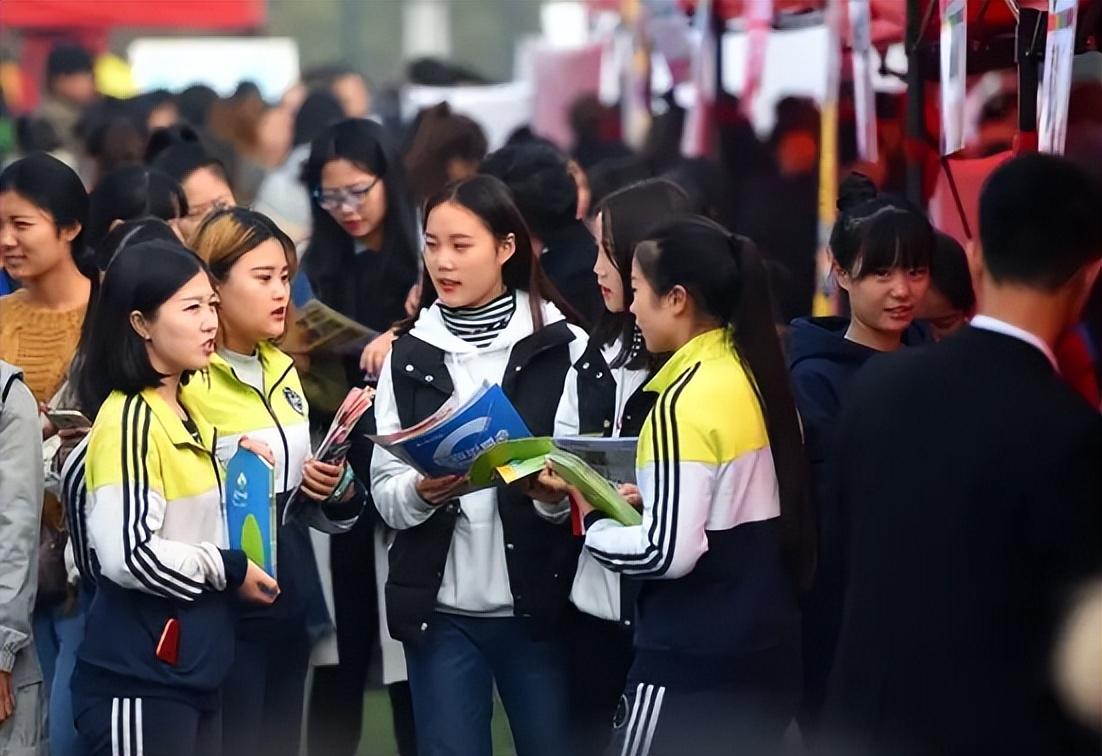大学生|江苏一中学教师招聘公布后,让师范生没了自信,就业形势迫在眉睫