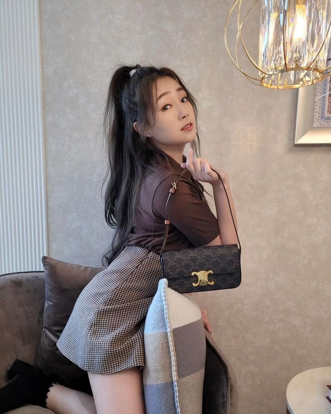 黑涩会美眉|退出娱乐圈10年，无人在意的她竟成了亿万富婆？