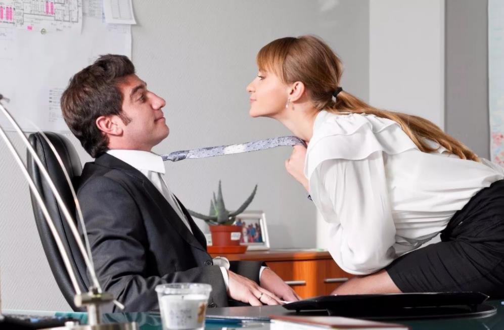 马未都|马未都讲述：老公一夜未归，妻子堵门口，女同事吓得脸色大青