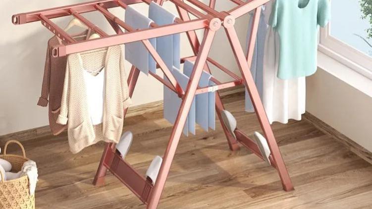 头次见有人在阳台这样晾衣，设计太有才了，美观实用省空间，太机智