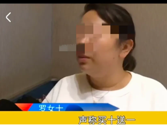 贵州贵阳,一女子给孩子办百日宴,看到酒店满10桌送1桌的活动