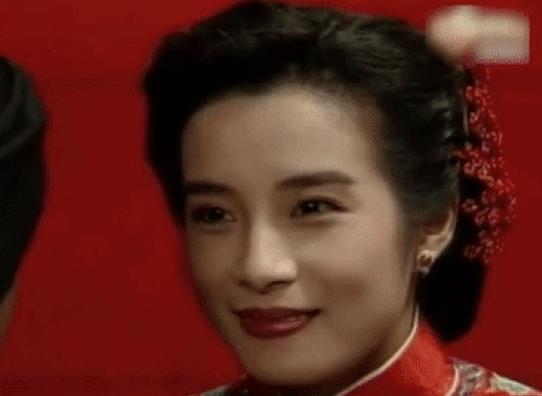 岳翎|岳翎从《青青河边草》到《梅花三弄之鬼丈夫》，她还有哪些作品？