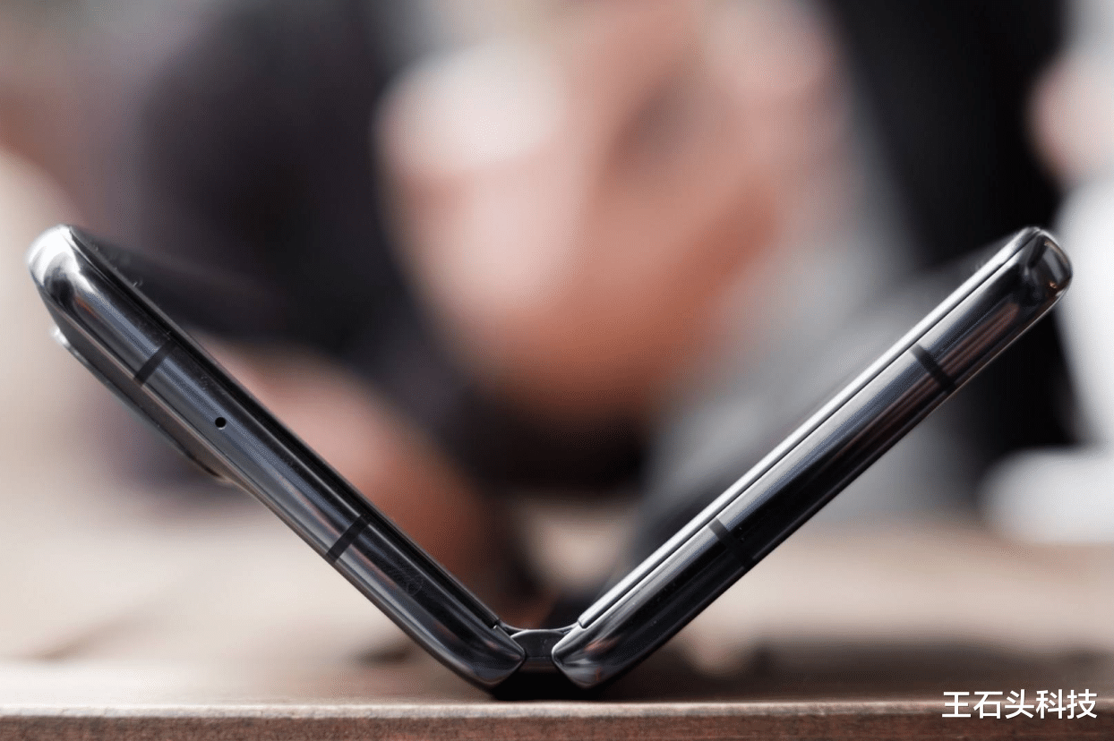 摄影|“最便宜”折叠屏手机，曾供不应求三个月，现在终于现货供应！