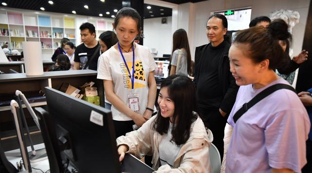 |公司降薪之后，年轻人一副“摆烂”的工作态度，让领导左右为难！