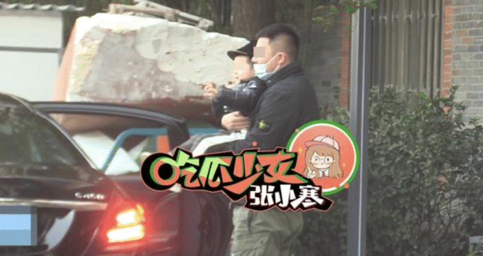赵丽颖|赵丽颖派车从冯绍峰处接儿子团聚，3岁想想已戴眼镜，模样可爱