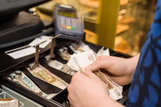为什么很多老板不在店铺里,不怕收银员把现金拿走吗?