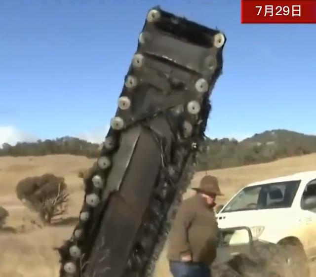 担心的事情还是发生了:3米长飞船碎片从天而降,传出巨大爆炸声
