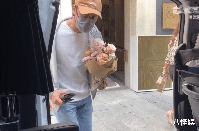 林峰|林峯张馨月吃米线接地气,不够吃后林峯主动让给老婆吃,好宠溺