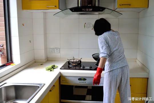 面对厨房油污无可奈何,参考这4种方法,告别油腻,堪称懒人福音