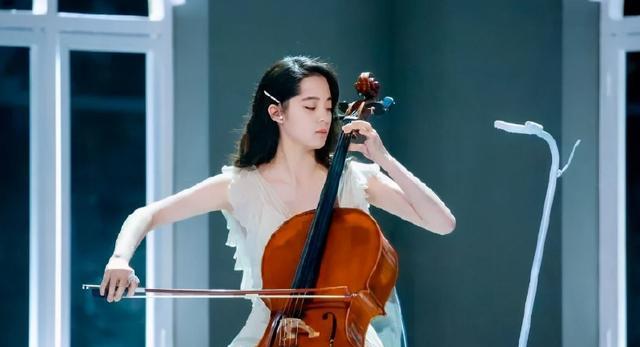 张子枫|9位00后小花近况大不同：张子枫忙着恋爱，其他8位怎样了？