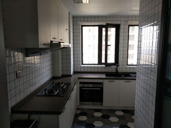 贪便宜随便找工人装，只改水电就花了5万，后期多花15万重装