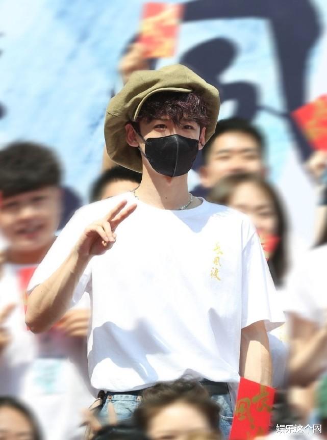 经典|白敬亭新剧开机照，让我瞬间联想到戴大口罩的鞠婧祎