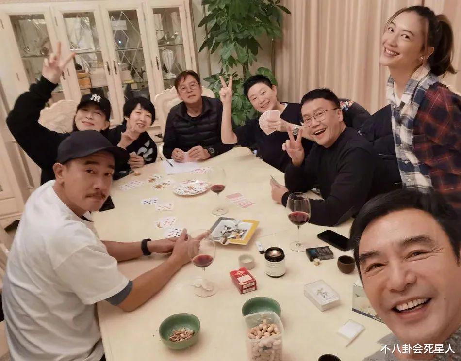 明星|香港艺人来内地定居,一线明星住豪宅月入百万,配角租房住卖鱼蛋