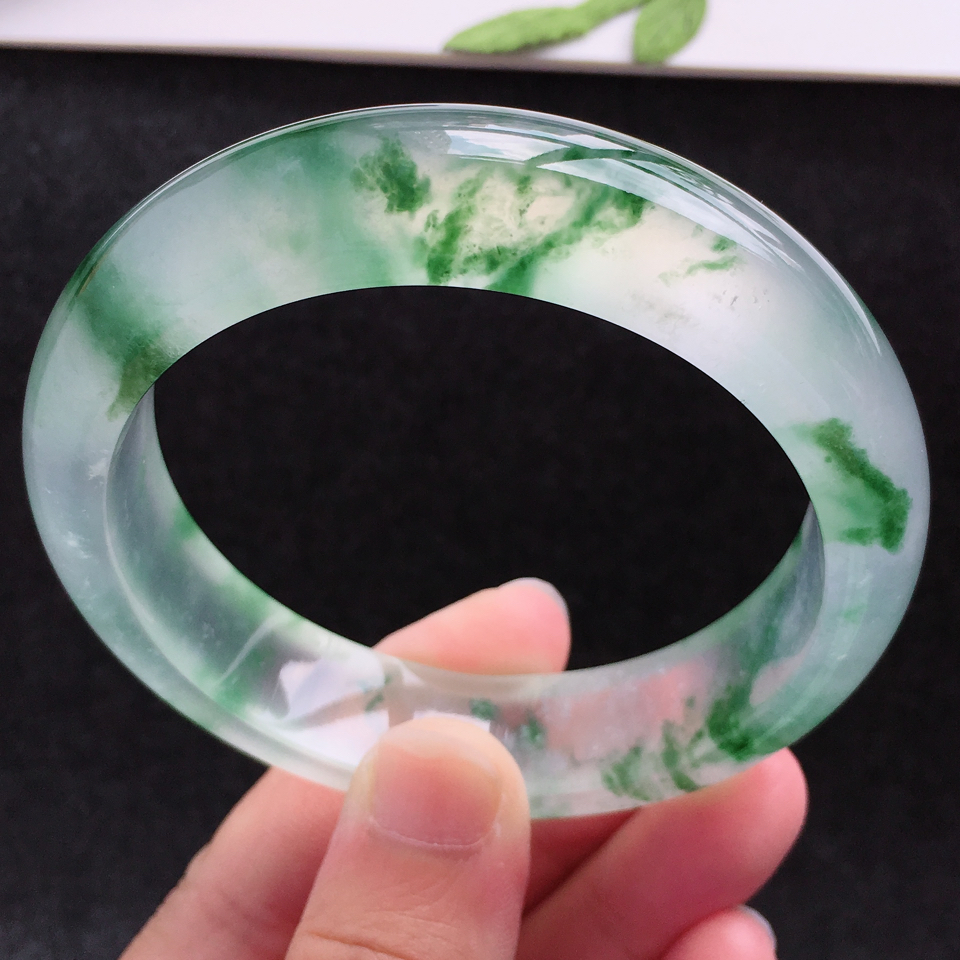 玛瑙|你分得清水草玛瑙和飘花翡翠吗？前者是杂草丛生，后者是缥缈山水