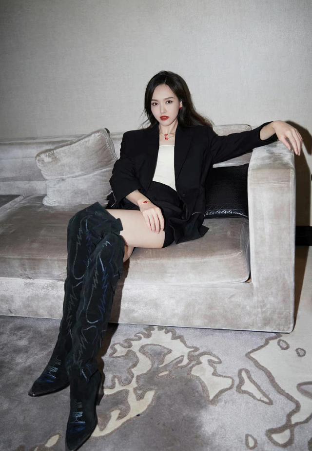 唐嫣|唐嫣复工心情好，晒自拍兑现承诺，直播状态脸部被指不自然