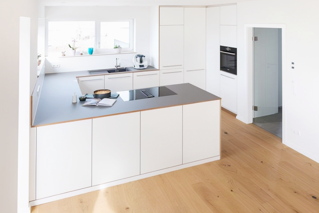 厨房不大那就换种模式，宽敞不碰头，不耽误储物同时还可内嵌电器