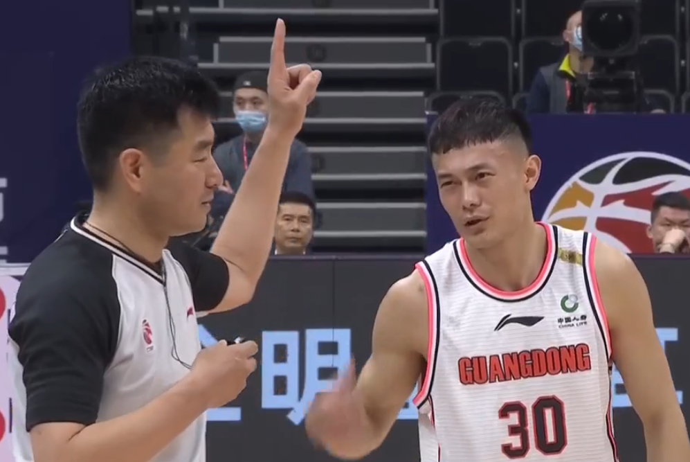赵睿|首发5人、替补3人得分上双!杜锋再度启用5上5下,赵睿化身啦啦队