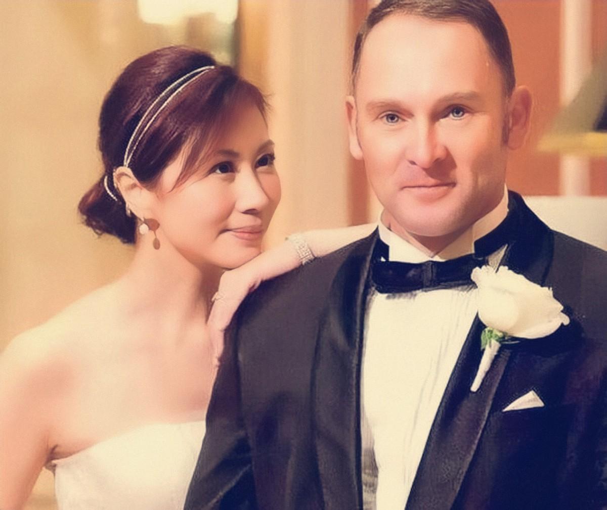 张扬|“六福珠宝创办人”杨宝玲：经历两段失败婚姻，三婚带儿子嫁初恋