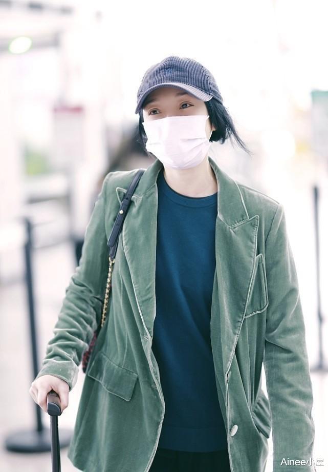 周迅|穿西装的周迅有中年气质了,配T恤阔腿裤率性大方,中性气息挺足