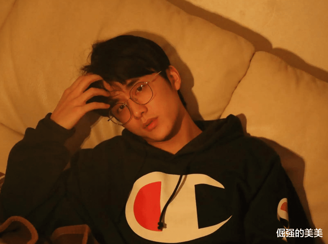 张新成|张新成性格非常好，情商很高，非常懂得控制自己的情绪