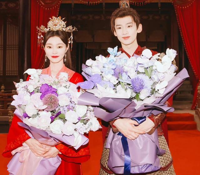 白敬亭|白敬亭宋轶“假戏真做”连上10条热搜,网友连孩子名字都起好了