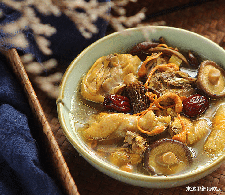 明日大寒，记得吃三样、喝三样、做三样，顺应时节，腿脚保暖是关键