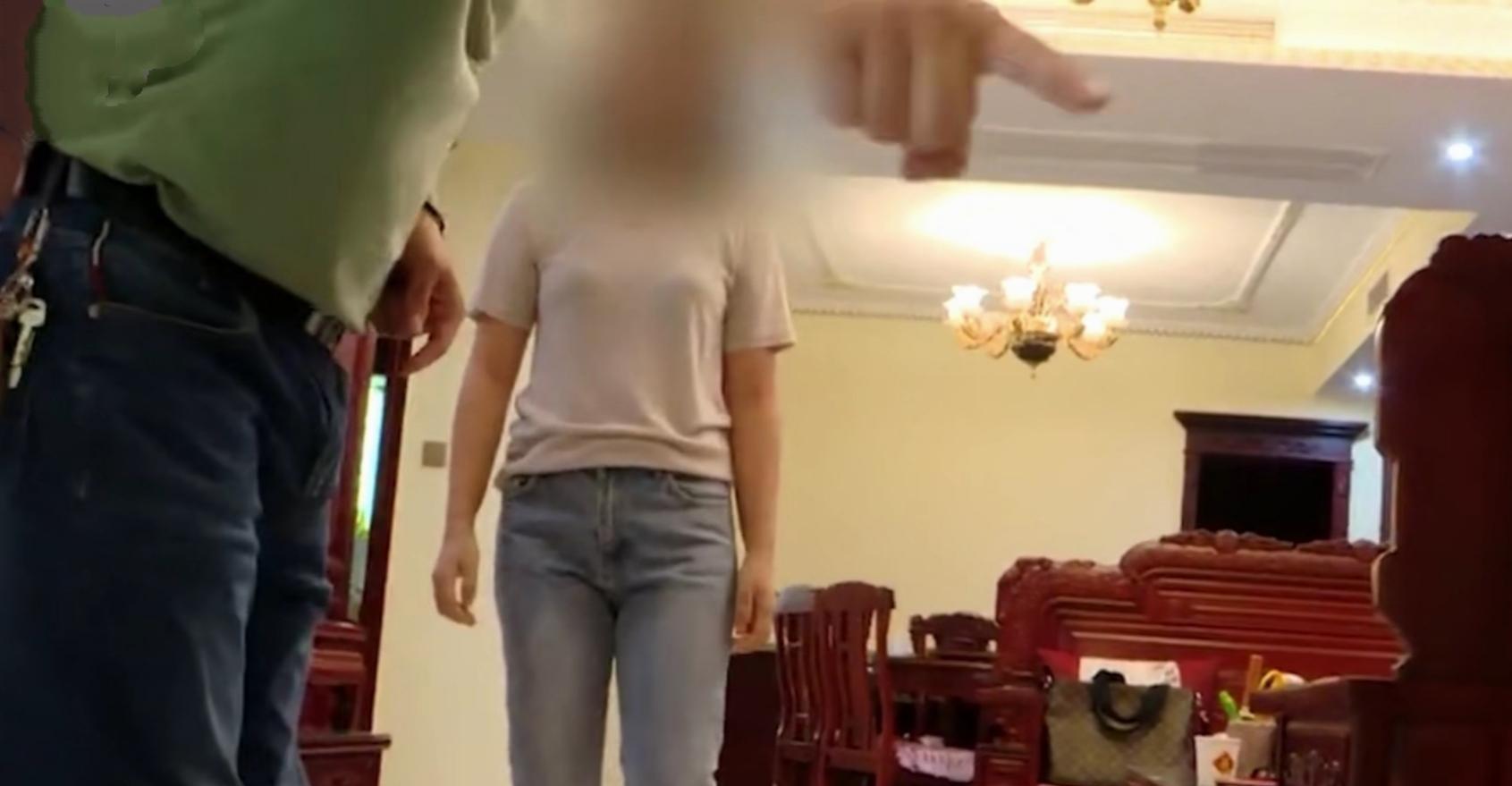 男子为二婚初恋花费百万,卖掉父母养老房给她买房,最后遭抛弃