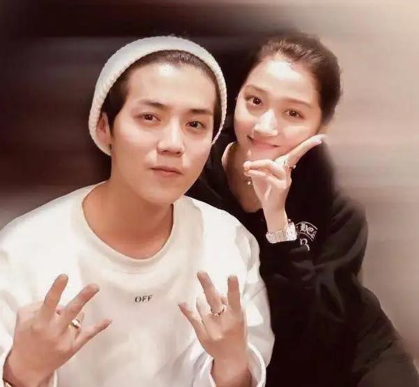 鹿晗|曝鹿晗买儿童安全椅!疑似与关晓彤准备生娃,“馒头”现身打假