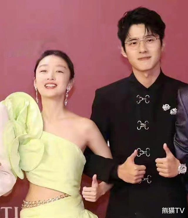 吴昕|周冬雨刘昊然被曝已恋爱两年,更多细节被扒出,穿情侣鞋私下好甜