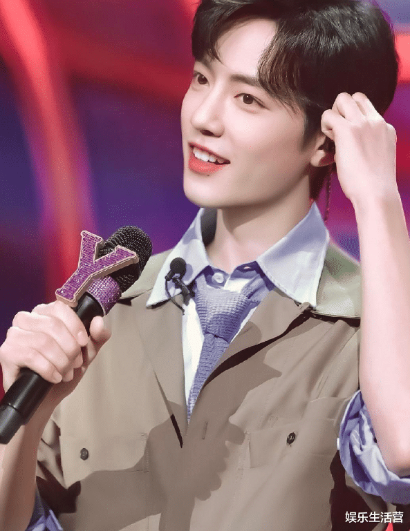 肖战|肖战上全球最帅榜第一，知名编剧发3篇文章嘲讽，称：你要脸吗？