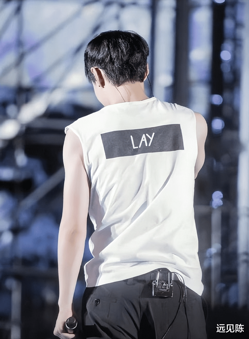 蓝焰突击|张艺兴说为中国歌手王嘉尔骄傲却被嘲讽，网友：内娱就他最会蹭