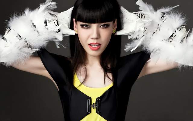 王俊凯|明星沦为资本弃子多惨？杨颖录综艺受排挤，王俊凯新歌破亿被打压