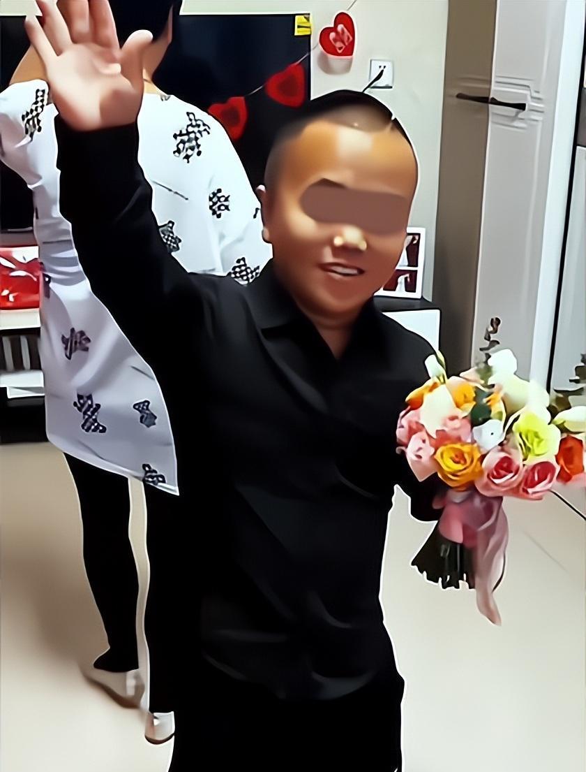 1米2男子用88万彩礼娶老婆,丈母娘称不是为了钱,他们是自己谈的