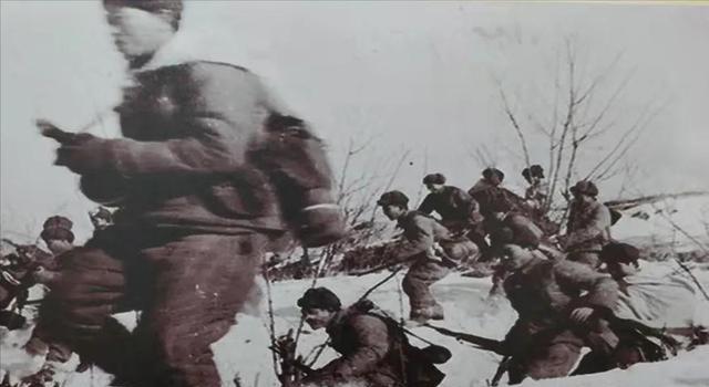 长津湖|93岁老人被邀请观看《长津湖》，观影后哭成泪人：我就是伍千里