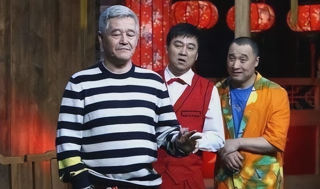 唐鉴军|网传：二人转演员唐鉴军收徒弟，拜师费200万，现场还行跪拜礼