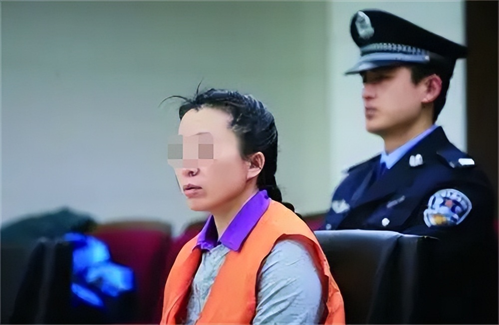 2002年,重庆女子毒杀丈夫,8年后被捕,背后真相让民警潸然泪下