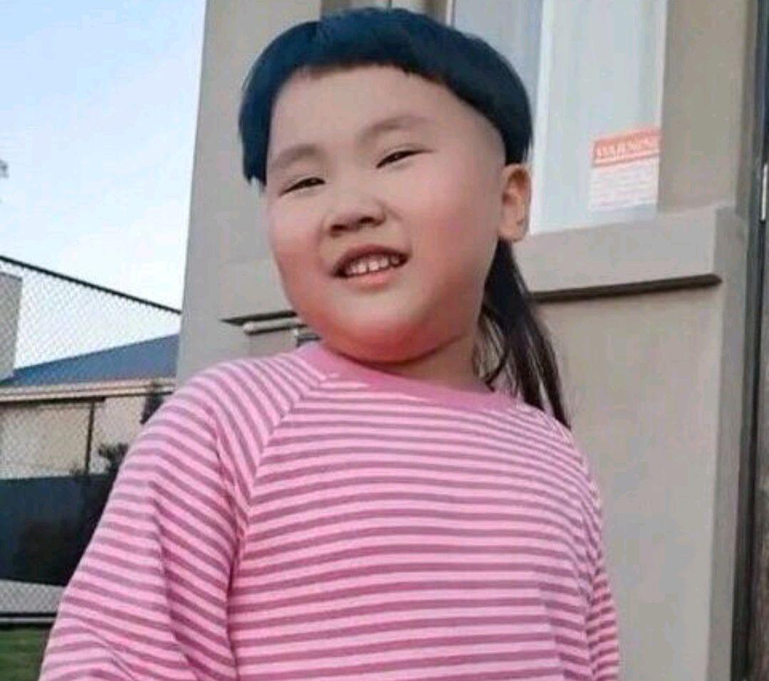 怎么回事?孟鹤堂游玩被路人拍照,秦霄贤买烧烤“惨遭”网友调侃