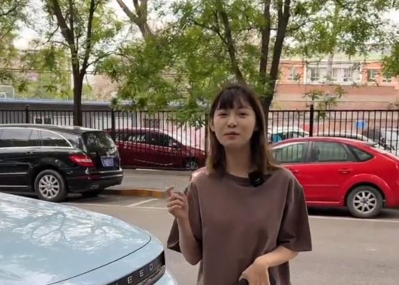 |网红痞幼透露要拍电影，院线级别的女一号，网友的关注点却在腿上